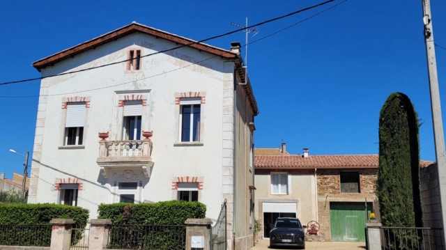 A Charming, Characterful Townhouse Dating From The Early 20th Century With About 130 M2 Of Living Space And Outbuildings On A 550 M2 Plot. for sale for 302,400&euro; in Hérault, Languedoc-Roussillon