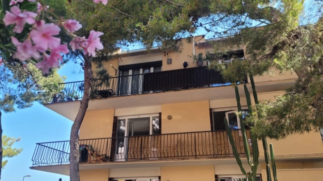 A Cosy 85 M2 Flat With 3 Bedrooms, Terrace And Private Parking Space, At The Foot Of Mont Saint-Clair. for sale for 319,000&euro; in Hérault, Languedoc-Roussillon