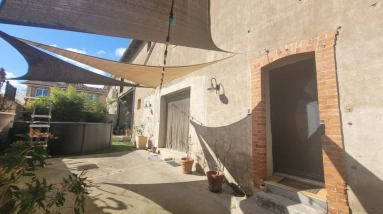 Spacious Village House With 155 M2 Living Space With 3 Bedrooms, Convertible Attic And Courtyard. for sale for 253,800&euro; in Hérault, Languedoc-Roussillon