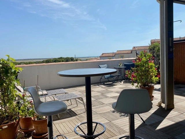 Set In A Peaceful Gated Residence, A Very Attractive Fully Furnished Apartment, With Individual Parking Place And A Fabulous Terrace With Open Sea Views. for sale for 264,000&euro; in Aude, Languedoc-Roussillon