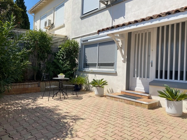 In A Sought-After Town Near The Sea, Attractive Comfortable Villa With 4 Bedrooms, 2 Bathrooms, Garage, Courtyard And Garden On A 275 M2 Plot. for sale for 350,900&euro; in Hérault, Languedoc-Roussillon