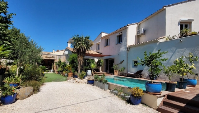 A Beautiful, Fully Renovated Village House With 4 Bedrooms Set On 306 M2 Of Land With A Swimming Pool. for sale for 399,000&euro; in Hérault, Languedoc-Roussillon