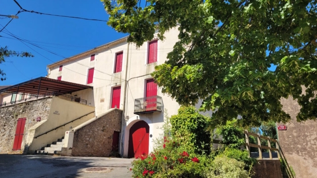 Late 18th Century Mansion With 250 M2 Of Living Space : Charming, Spacious And With Rental Potential. for sale for 595,000&euro; in Hérault, Languedoc-Roussillon