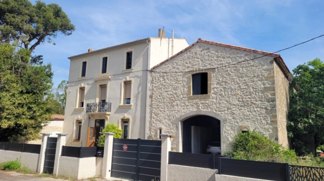 Superb Town House With 300 M2 Of Living Space With Its Former Wine Storehouse, Garden And Swimming Pool 10 Minutes From The Beaches. for sale for 599,000&euro; in Aude, Languedoc-Roussillon