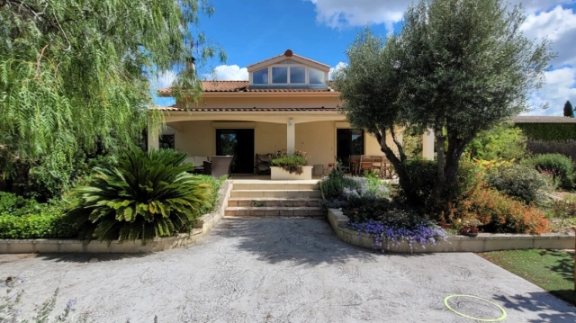 An Elegant, Renovated Contemporary Villa Set In A Magnificent 2,300 M2 Lansdcaped Garden. for sale for 556,400&euro; in Hérault, Languedoc-Roussillon