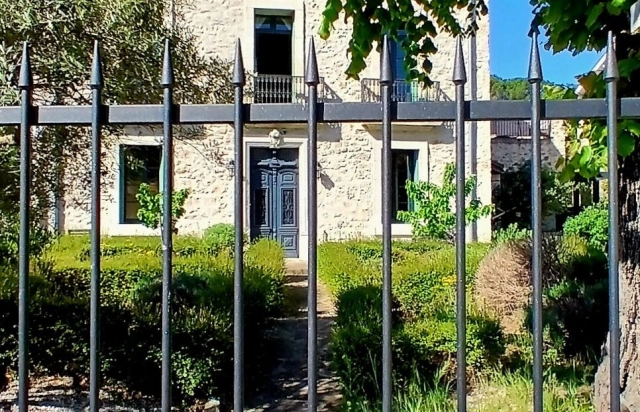 Rare Property Offering A Magnificent Manor House And A Stone Cottage On A Plot Of 793 M2 With Outbuilding And Pool. An Outstanding Opportunity for sale for 653,400&euro; in Hérault, Languedoc-Roussillon