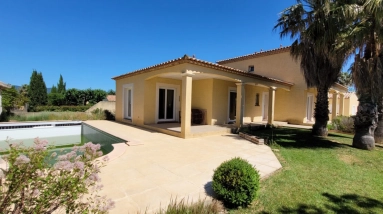 Pretty And Charming Villa With 130 M2 Living Space And 45 M2 Workshop On 721 M2 Of Land With Swimming Pool In A Quiet Location. for sale for 499,000&euro; in Hérault, Languedoc-Roussillon