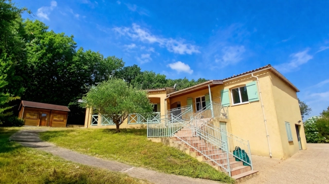 Pleasant Villa With 4 Bedrooms And Independent Chalet On A Lovely Landscaped Plot Of 1338 M2 With Pool And Open Views for sale for 394,200&euro; in Hérault, Languedoc-Roussillon