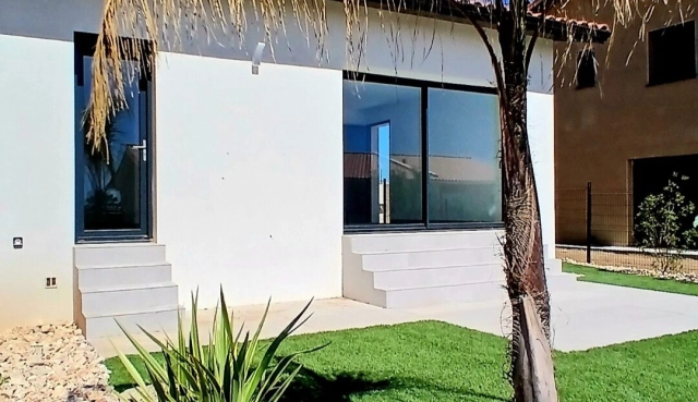 Brand New Single Storey Villa With 2 Ensuite Bedrooms And A Garage On A Beautifully Landscaped 260 M2 Plot. for sale for 270,000&euro; in Hérault, Languedoc-Roussillon
