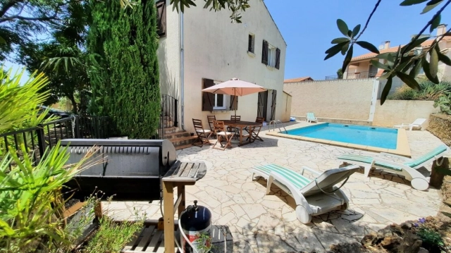 Family Villa With 148 M2 Of Living Space, Terrace, Garage And 560 M2 Of Land With Swimming Pool. for sale for 329,000&euro; in Hérault, Languedoc-Roussillon