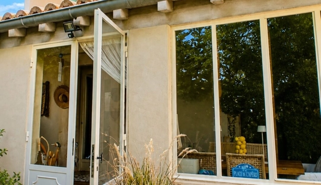 Stunning Character Winegrowers House, Entirely Renovated, With 140 M2 Of Living Space, Terraces, Veranda, Large Garage And Private Garden. for sale for 371,520&euro; in Hérault, Languedoc-Roussillon