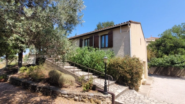Large House With 125 M2 Of Living Space On 1010 M2 Of Land With A Swimming Pool And A Separate 38 M2 Flat. for sale for 399,000&euro; in Hérault, Languedoc-Roussillon