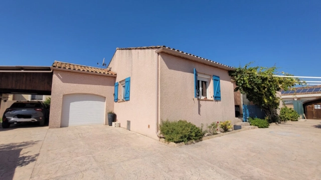 Single-Storey Villa With 125 M2 Of Living Space On 579 M2 Of Land With Swimming Pool, Near Pezenas. for sale for 372,600&euro; in Hérault, Languedoc-Roussillon