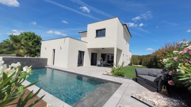 A Beautiful, High-Quality Villa With 160 M2 Of Living Space (2022), Set On A Carefully Landscaped Plot Of 580 M2 With A Swimming Pool. for sale for 599,200&euro; in Hérault, Languedoc-Roussillon