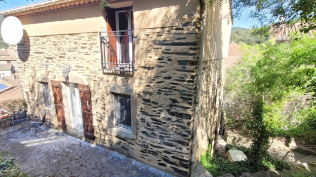 A Large Stone Village House With 95 M2 Of Living Space On A 320 M2 Plot, Featuring Several Terraces And A Terraced Garden To Be Landscaped. for sale for 172,800&euro; in Hérault, Languedoc-Roussillon