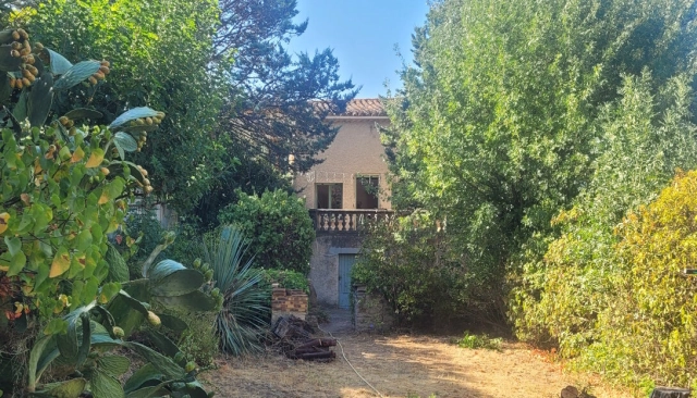 A Lovely Stone House With 170 M2 Of Living Space, A Garden, Terraces And Cellars. for sale for 239,000&euro; in Hérault, Languedoc-Roussillon