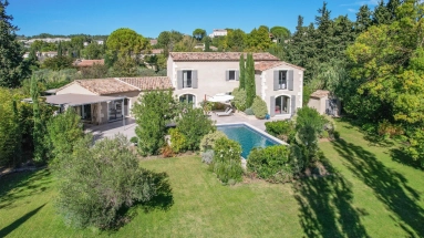 4 Bedroom(s) - 4 Bathroom(s) - 2,167m² land for sale in Bouches-du-Rhône, Provence-Alpes-Côte-d'Azur, France - FrenchPropertyPortal.com Alpilles (Saint Remy, Maussane, Arles) for sale for 1,890,000€ in Bouches-du-Rhône, Provence-Alpes-Côte-d'Azur