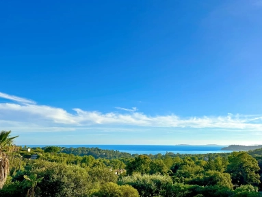 5 Bedroom(s) - 2 Bathroom(s) - 1,000m² land for sale in Var, Provence-Alpes-Côte-d\'Azur, France - FrenchPropertyPortal.com St. Tropez, Grimaud Area for sale for 1,490,000€ in Var, Provence-Alpes-Côte-d\'Azur