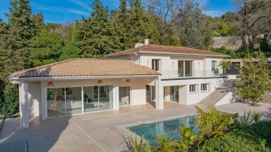 5 Bedroom(s) - 5 Bathroom(s) - 2,015m² land for sale in Alpes-Maritimes, Provence-Alpes-Côte-d'Azur, France - FrenchPropertyPortal.com Mougins, Valbonne, Grasse Area for sale for 2,590,000€ in Alpes-Maritimes, Provence-Alpes-Côte-d'Azur