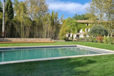 10 Bedroom(s) - 10 Bathroom(s) - 110,000m² land for sale in Var, Provence-Alpes-Côte-d\'Azur, France - FrenchPropertyPortal.com Avignon and North Provence for sale for 1,685,400€ in Var, Provence-Alpes-Côte-d\'Azur