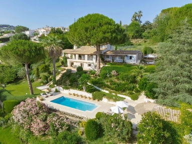 6 Bedroom(s) - 5 Bathroom(s) - 5,680m² land for sale in Alpes-Maritimes, Provence-Alpes-Côte-d'Azur, France - FrenchPropertyPortal.com Vence, St. Paul Area for sale for 3,900,000€ in Alpes-Maritimes, Provence-Alpes-Côte-d'Azur