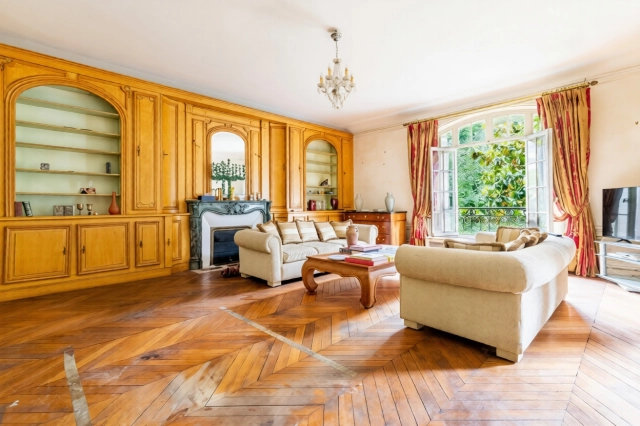 5 Bedroom(s) - 3 Bathroom(s) - 0 m² land for sale in Paris, Ile-de-France, France - FrenchPropertyPortal.com Golden Triangle - Trocadéro (8th - 16th) for sale for 2,700,000€ in Paris, Ile-de-France