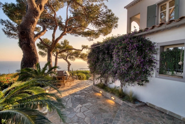 4 Bedroom(s) - 4 Bathroom(s) - 2,345m² land for sale in Alpes-Maritimes, Provence-Alpes-Côte-d'Azur, France - FrenchPropertyPortal.com Villefranche, Cap Ferrat Area for sale for 6,000,000€ in Alpes-Maritimes, Provence-Alpes-Côte-d'Azur