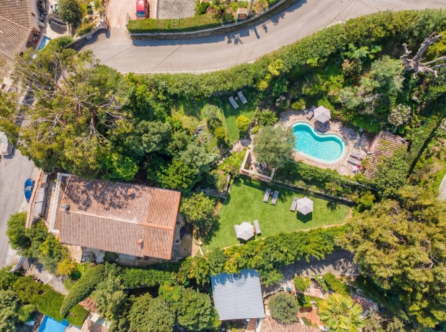 4 Bedroom(s) - 3 Bathroom(s) - 1,398m² land for sale in Alpes-Maritimes, Provence-Alpes-Côte-d'Azur, France - FrenchPropertyPortal.com Cannes Area for sale for 1,205,000€ in Alpes-Maritimes, Provence-Alpes-Côte-d'Azur