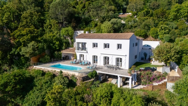 4 Bedroom(s) - 3 Bathroom(s) - 1,350m² land for sale in Var, Provence-Alpes-Côte-d\'Azur, France - FrenchPropertyPortal.com Provence Coast (Cassis to Cavalaire) for sale for 2,155,000€ in Var, Provence-Alpes-Côte-d\'Azur