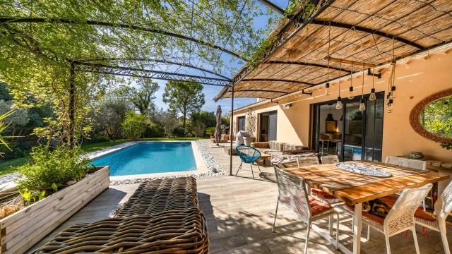 Alpilles (Saint Remy, Maussane, Arles) for sale for 848,000&euro; in Bouches-du-Rhône, Provence-Alpes-Côte-d'Azur