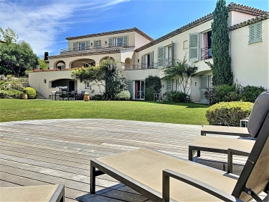 8 Bedroom(s) - 8 Bathroom(s) - 15,000m² land for sale in Var, Provence-Alpes-Côte-d\'Azur, France - FrenchPropertyPortal.com St Raphaël, Ste Maxime Area for sale for 3,700,000€ in Var, Provence-Alpes-Côte-d\'Azur