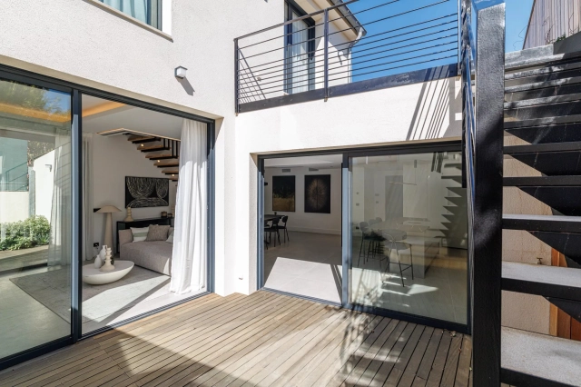 4 Bedroom(s) - 3 Bathroom(s) - 247m² land for sale in Alpes-Maritimes, Provence-Alpes-Côte-d'Azur, France - FrenchPropertyPortal.com Villefranche, Cap Ferrat Area for sale for 2,800,000€ in Alpes-Maritimes, Provence-Alpes-Côte-d'Azur