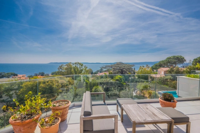 St Raphaël, Ste Maxime Area for sale for 1,900,000&euro; in Var, Provence-Alpes-Côte-d\'Azur