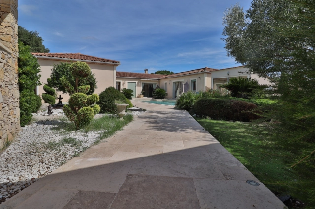 Uzes Area for sale for 780,000&euro; in Gard, Languedoc-Roussillon