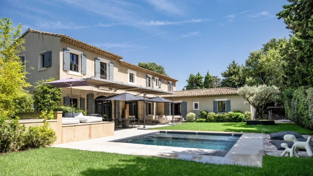 5 Bedroom(s) - 3 Bathroom(s) - 1,070m² land for sale in Bouches-du-Rhône, Provence-Alpes-Côte-d'Azur, France - FrenchPropertyPortal.com Alpilles (Saint Remy, Maussane, Arles) for sale for 1,855,000€ in Bouches-du-Rhône, Provence-Alpes-Côte-d'Azur