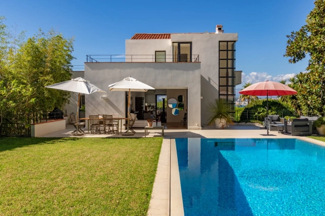 5 Bedroom(s) - 4 Bathroom(s) - 1,010m² land for sale in Alpes-Maritimes, Provence-Alpes-Côte-d'Azur, France - FrenchPropertyPortal.com Antibes Area for sale for 5,970,000€ in Alpes-Maritimes, Provence-Alpes-Côte-d'Azur