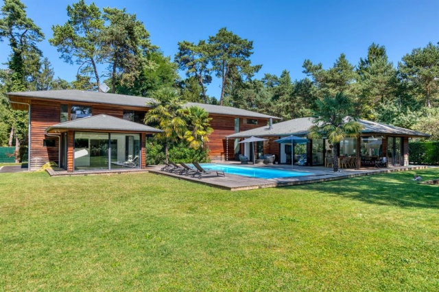 EVIAN / LAKE GENEVA for sale for 2,850,000&euro; in Haute-Savoie, Rhône-Alpes