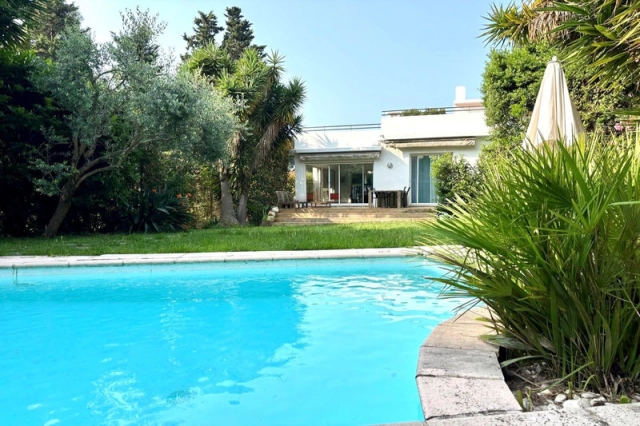 3 Bedroom(s) - 3 Bathroom(s) - 885m² land for sale in Alpes-Maritimes, Provence-Alpes-Côte-d'Azur, France - FrenchPropertyPortal.com Antibes Area for sale for 2,300,000€ in Alpes-Maritimes, Provence-Alpes-Côte-d'Azur