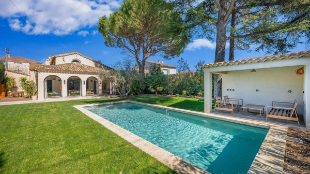 5 Bedroom(s) - 4 Bathroom(s) - 808m² land for sale in Bouches-du-Rhône, Provence-Alpes-Côte-d'Azur, France - FrenchPropertyPortal.com Alpilles (Saint Remy, Maussane, Arles) for sale for 1,785,000€ in Bouches-du-Rhône, Provence-Alpes-Côte-d'Azur