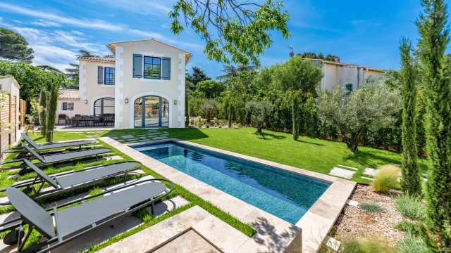 4 Bedroom(s) - 4 Bathroom(s) - 620m² land for sale in Bouches-du-Rhône, Provence-Alpes-Côte-d'Azur, France - FrenchPropertyPortal.com Alpilles (Saint Remy, Maussane, Arles) for sale for 2,970,000€ in Bouches-du-Rhône, Provence-Alpes-Côte-d'Azur