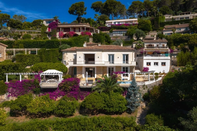 5 Bedroom(s) - 4 Bathroom(s) - 1,688m² land for sale in Alpes-Maritimes, Provence-Alpes-Côte-d'Azur, France - FrenchPropertyPortal.com Antibes Area for sale for 1,699,000€ in Alpes-Maritimes, Provence-Alpes-Côte-d'Azur