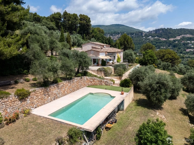 4 Bedroom(s) - 3 Bathroom(s) - 7,447m² land for sale in Alpes-Maritimes, Provence-Alpes-Côte-d'Azur, France - FrenchPropertyPortal.com Mougins, Valbonne, Grasse Area for sale for 1,590,000€ in Alpes-Maritimes, Provence-Alpes-Côte-d'Azur