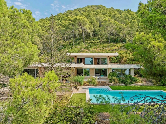 5 Bedroom(s) - 3 Bathroom(s) - 4,000m² land for sale in Var, Provence-Alpes-Côte-d\'Azur, France - FrenchPropertyPortal.com Provence Coast (Cassis to Cavalaire) for sale for 3,400,000€ in Var, Provence-Alpes-Côte-d\'Azur
