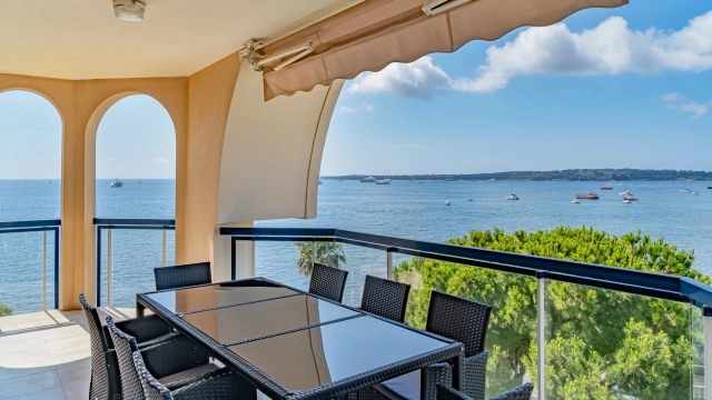 2 Bedroom(s) - 2 Bathroom(s) - 31m² land for sale in Alpes-Maritimes, Provence-Alpes-Côte-d'Azur, France - FrenchPropertyPortal.com Cannes Area for sale for 1,844,400€ in Alpes-Maritimes, Provence-Alpes-Côte-d'Azur