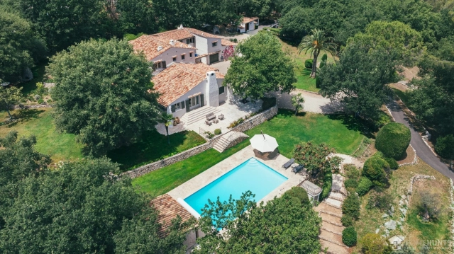 6 Bedroom(s) - 5 Bathroom(s) - 9,727m² land for sale in Alpes-Maritimes, Provence-Alpes-Côte-d'Azur, France - FrenchPropertyPortal.com Mougins, Valbonne, Grasse Area for sale for 2,450,000€ in Alpes-Maritimes, Provence-Alpes-Côte-d'Azur