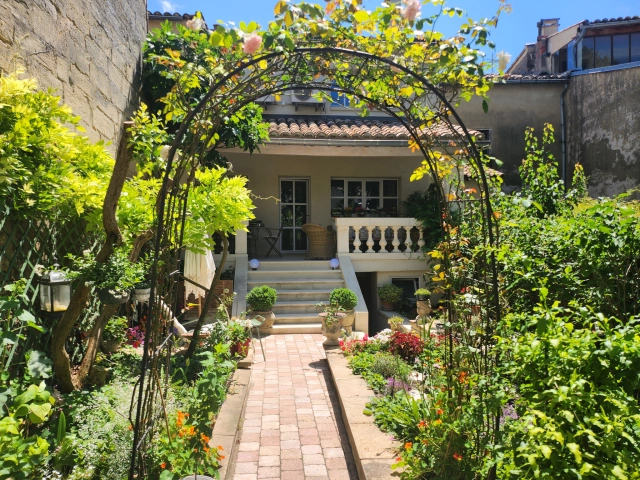 Uzes Area for sale for 1,260,000&euro; in Gard, Languedoc-Roussillon