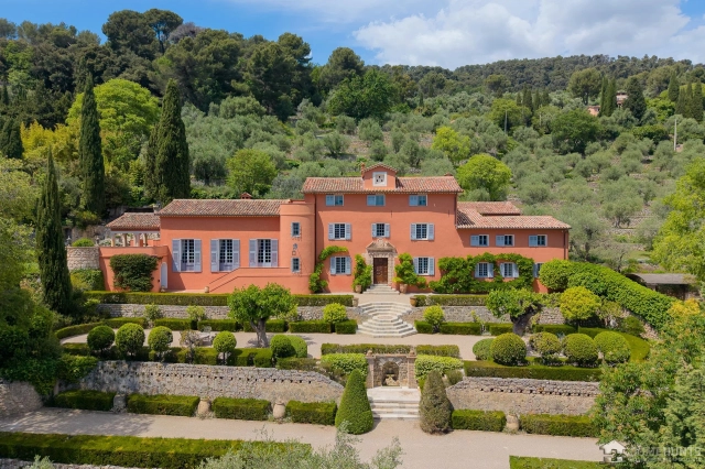 9 Bedroom(s) - 8 Bathroom(s) - 24,028m² land for sale in Alpes-Maritimes, Provence-Alpes-Côte-d'Azur, France - FrenchPropertyPortal.com Mougins, Valbonne, Grasse Area for sale for 6,800,000€ in Alpes-Maritimes, Provence-Alpes-Côte-d'Azur