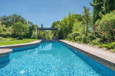 5 Bedroom(s) - 4 Bathroom(s) - 1,700m² land for sale in Alpes-Maritimes, Provence-Alpes-Côte-d'Azur, France - FrenchPropertyPortal.com Mougins, Valbonne, Grasse Area for sale for 1,980,000€ in Alpes-Maritimes, Provence-Alpes-Côte-d'Azur