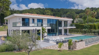 5 Bedroom(s) - 5 Bathroom(s) - 2,800m² land for sale in Alpes-Maritimes, Provence-Alpes-Côte-d'Azur, France - FrenchPropertyPortal.com Mougins, Valbonne, Grasse Area for sale for 4,950,000€ in Alpes-Maritimes, Provence-Alpes-Côte-d'Azur