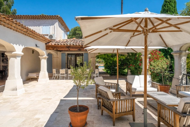 12 Bedroom(s) - 6 Bathroom(s) - 33,000m² land for sale in Var, Provence-Alpes-Côte-d\'Azur, France - FrenchPropertyPortal.com Provence Coast (Cassis to Cavalaire) for sale for 3,150,000€ in Var, Provence-Alpes-Côte-d\'Azur
